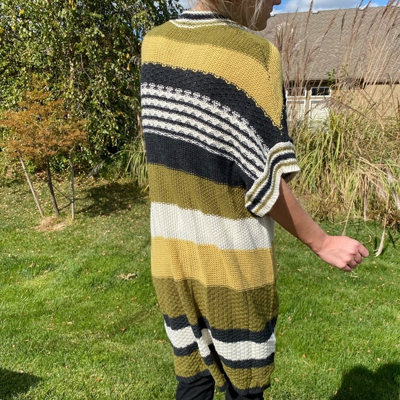 Multi Color long sleeveless cardigan - Picture 4 of 6